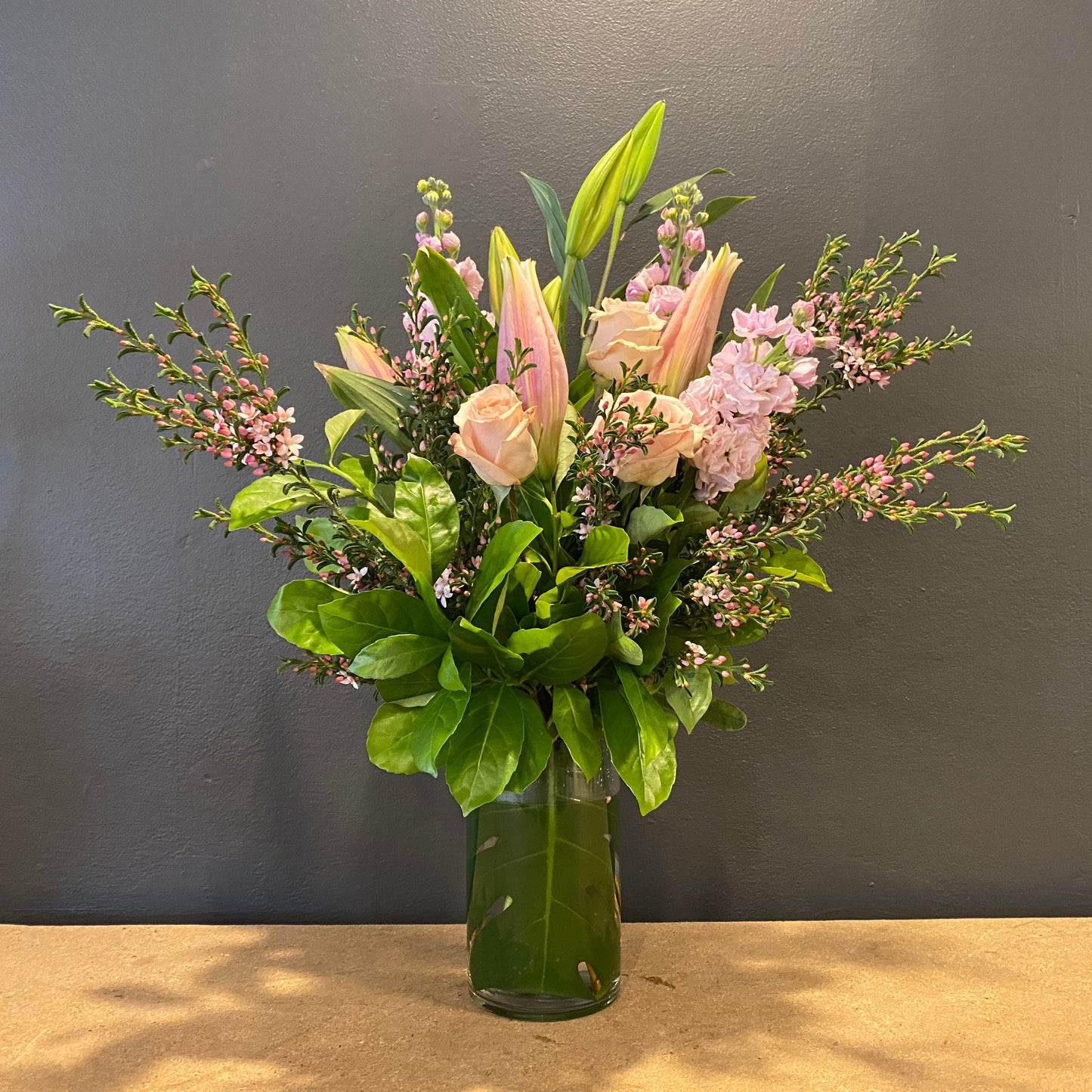 Elegant and classic large bouquet example.