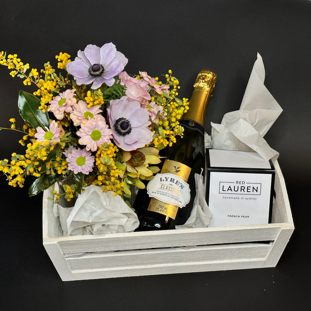 Florist Gift box, Flowers & Gifts, Available for Same Day Delivery and Pick up